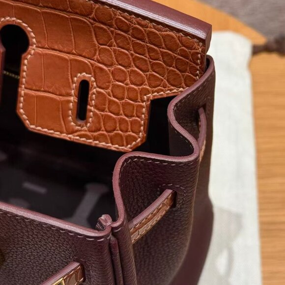 Classic Hermes Bag: A Stylish and Versatile Choice for Elegance - Picture 6 of 6